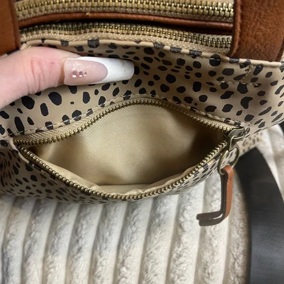 Universal Thread Leopard Print Tote with Brown Handles crossbody purse - Picture 4 of 9